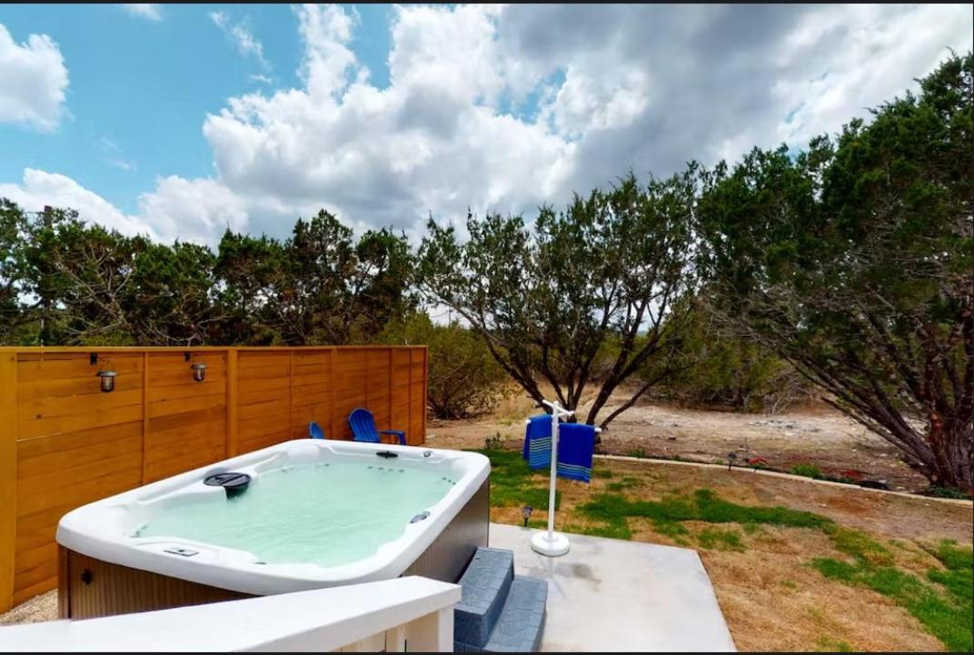 Blue Oasis In The Hill Country Hotel Kerrville Exterior photo