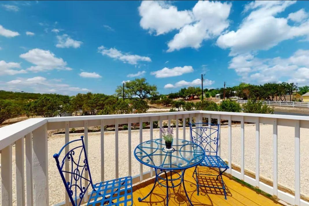 Blue Oasis In The Hill Country Hotel Kerrville Exterior photo